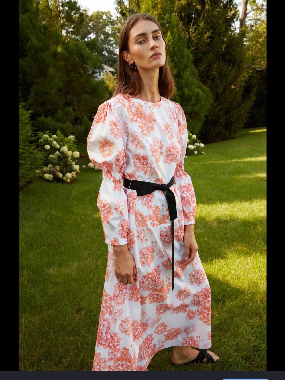 Arias hydrangea floral Puff-Sleeve Maxi Dress with Black Tie Belt -